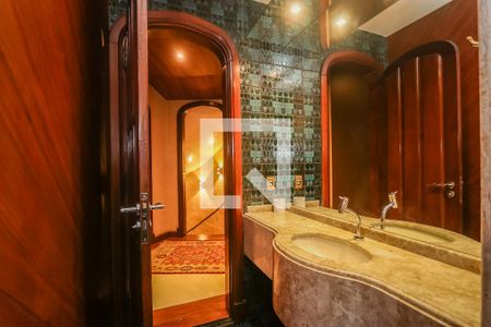 Casa de condomínio à venda com 984m², 4 quartos e 8 vagas Casa de condomínio à venda com 984m², 4 quartos e 8 vagasLavabo