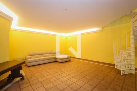 Casa de condomínio à venda com 984m², 4 quartos e 8 vagas Casa de condomínio à venda com 984m², 4 quartos e 8 vagasSala da casa da Piscina