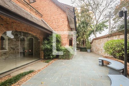 Casa de condomínio à venda com 984m², 4 quartos e 8 vagas Casa de condomínio à venda com 984m², 4 quartos e 8 vagasQuintal 2