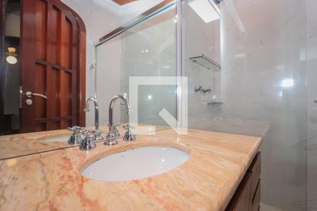 Casa de condomínio à venda com 984m², 4 quartos e 8 vagas Casa de condomínio à venda com 984m², 4 quartos e 8 vagasBanheiro da Suíte 3