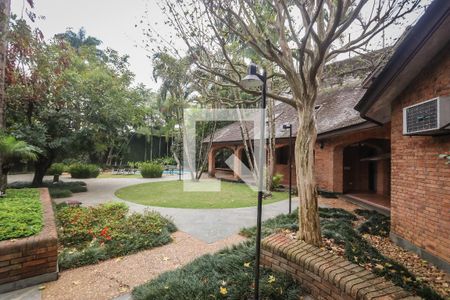 Casa de condomínio à venda com 984m², 4 quartos e 8 vagas Casa de condomínio à venda com 984m², 4 quartos e 8 vagasQuintal