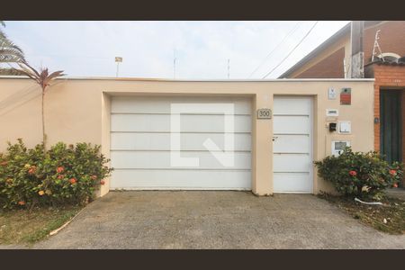 Casa à venda com 235m², 4 quartos e 8 vagasFachada
