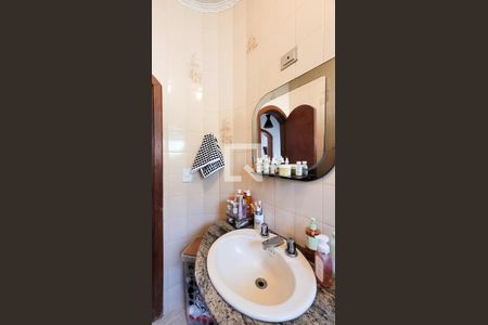 Casa à venda com 235m², 4 quartos e 8 vagasBanheiro Social