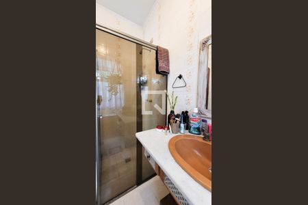 Casa à venda com 235m², 4 quartos e 8 vagasBanheiro da Suite Master