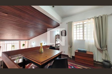 Casa à venda com 235m², 4 quartos e 8 vagasEspaço de Leitura