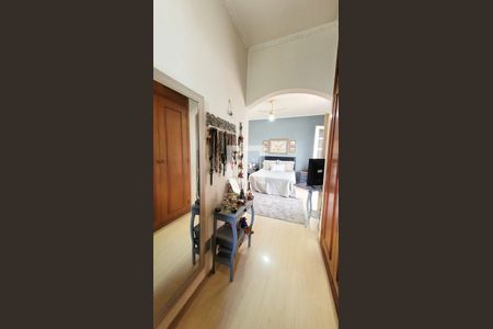 Casa à venda com 235m², 4 quartos e 8 vagasSuite Master