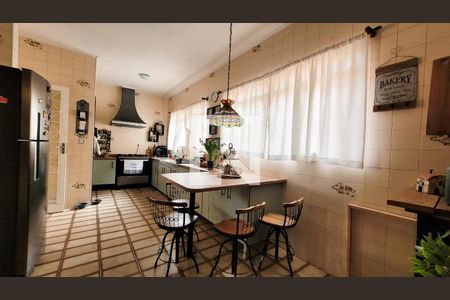 Casa à venda com 235m², 4 quartos e 8 vagasCozinha