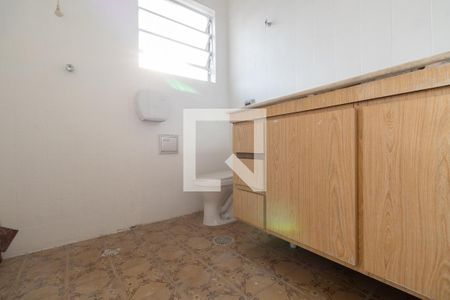 Casa à venda com 180m², 3 quartos e 2 vagas Casa à venda com 180m², 3 quartos e 2 vagasCasa 1 Banheiro