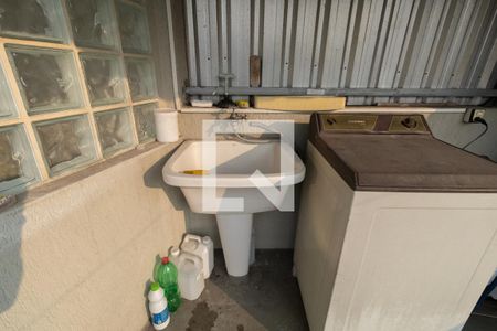 Casa à venda com 180m², 3 quartos e 2 vagas Casa à venda com 180m², 3 quartos e 2 vagasCasa 2 Área de Serviço