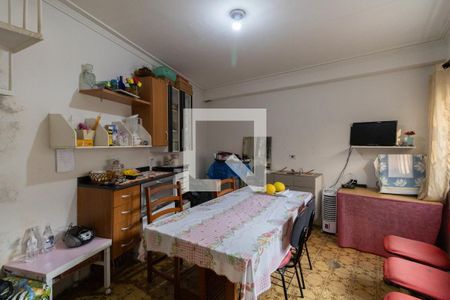 Casa à venda com 180m², 3 quartos e 2 vagas Casa à venda com 180m², 3 quartos e 2 vagasCasa 2 Cozinha