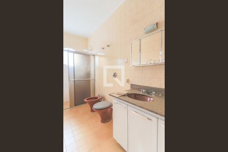 Casa à venda com 235m², 4 quartos e 3 vagasBanheiro da Suíte