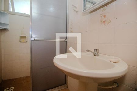 Banheiro de apartamento para alugar com 1 quarto, 60m² em Jardim do Salso, Porto Alegre