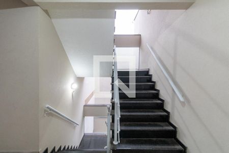 Apartamento à venda com 66m², 2 quartos e sem vaga Apartamento à venda com 66m², 2 quartos e sem vagaEscada