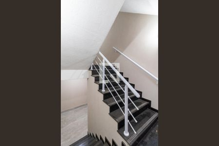 Apartamento à venda com 66m², 2 quartos e sem vaga Apartamento à venda com 66m², 2 quartos e sem vagaEscada