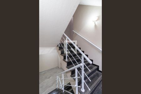 Apartamento à venda com 66m², 2 quartos e sem vaga Apartamento à venda com 66m², 2 quartos e sem vagaEscada