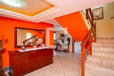 Casa à venda com 400m², 4 quartos e 4 vagasEscada