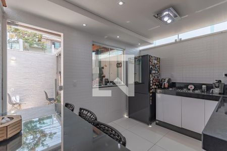 Cozinha de casa de condomínio para alugar com 3 quartos, 135m² em Jardim Atlântico, Belo Horizonte