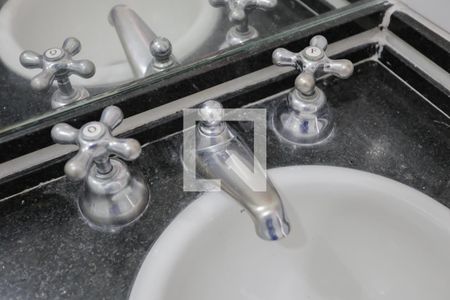 Apartamento à venda com 74m², 3 quartos e 1 vaga Apartamento à venda com 74m², 3 quartos e 1 vagaBanheiro