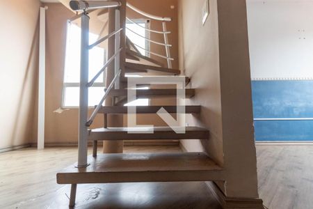 Apartamento à venda com 107m², 3 quartos e 1 vaga Apartamento à venda com 107m², 3 quartos e 1 vagaEscada