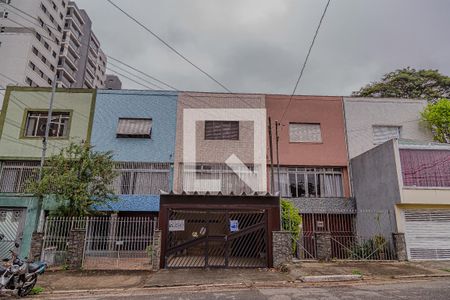 Casa à venda com 199m², 3 quartos e 2 vagas Casa à venda com 199m², 3 quartos e 2 vagasFachada