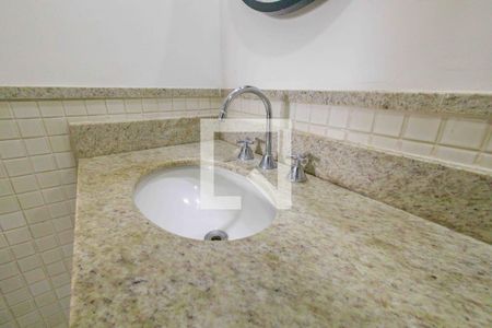 Apartamento à venda com 70m², 2 quartos e 1 vaga Apartamento à venda com 70m², 2 quartos e 1 vagaBanheiro Social