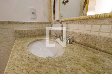 Apartamento à venda com 70m², 2 quartos e 1 vaga Apartamento à venda com 70m², 2 quartos e 1 vagaBanheiro da Suíte