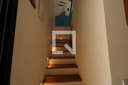 Casa para alugar com 550m², 4 quartos e 2 vagasEscada