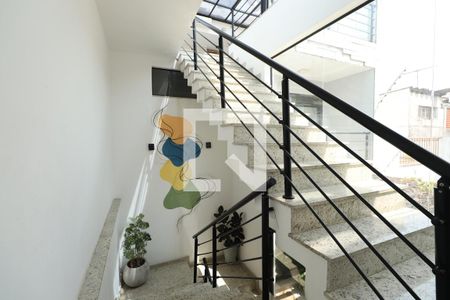 Casa para alugar com 550m², 4 quartos e 2 vagasEscada