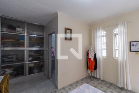 Casa à venda com 250m², 3 quartos e 4 vagasQuarto de Serviço