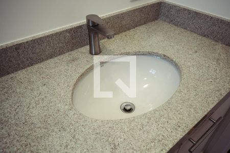 Banheiro de apartamento para alugar com 2 quartos, 55m² em Aclimação, São Paulo