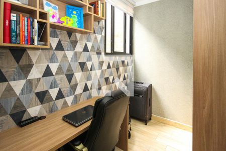 Casa à venda com 180m², 3 quartos e 2 vagas Casa à venda com 180m², 3 quartos e 2 vagasEscritório