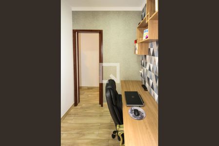 Casa à venda com 180m², 3 quartos e 2 vagas Casa à venda com 180m², 3 quartos e 2 vagasEscritório