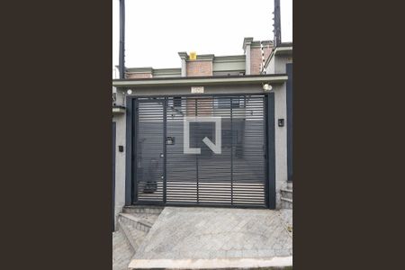 Casa à venda com 180m², 3 quartos e 2 vagas Casa à venda com 180m², 3 quartos e 2 vagasFachada