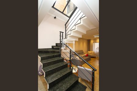 Casa à venda com 180m², 3 quartos e 2 vagas Casa à venda com 180m², 3 quartos e 2 vagasescada