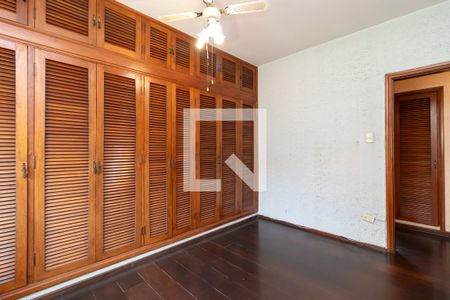 Casa à venda com 211m², 5 quartos e 3 vagasQuarto 2