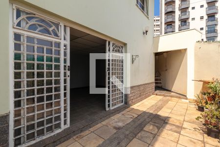 Casa à venda com 211m², 5 quartos e 3 vagasQuintal dos Fundos