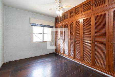 Casa à venda com 211m², 5 quartos e 3 vagasQuarto 2