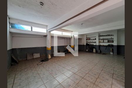 Casa à venda com 300m², 4 quartos e 5 vagas Casa à venda com 300m², 4 quartos e 5 vagasGaragem