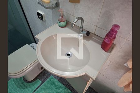 Casa à venda com 300m², 4 quartos e 5 vagas Casa à venda com 300m², 4 quartos e 5 vagasBanheiro da piscina