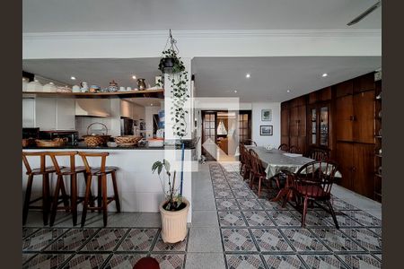 Casa à venda com 300m², 4 quartos e 5 vagas Casa à venda com 300m², 4 quartos e 5 vagasCozinha