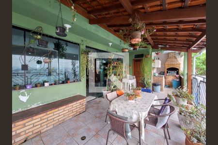 Casa à venda com 300m², 4 quartos e 5 vagas Casa à venda com 300m², 4 quartos e 5 vagasQuintal