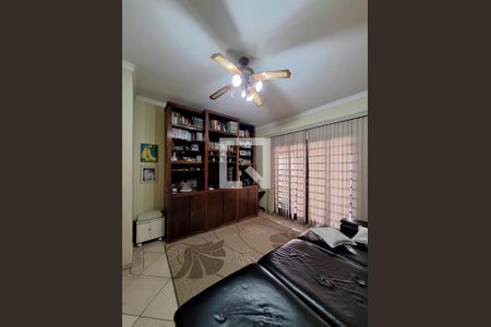 Casa à venda com 300m², 4 quartos e 5 vagas Casa à venda com 300m², 4 quartos e 5 vagasSala Tv