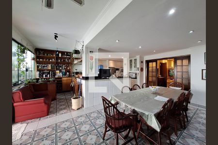 Casa à venda com 300m², 4 quartos e 5 vagas Casa à venda com 300m², 4 quartos e 5 vagasCozinha