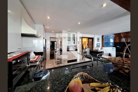 Casa à venda com 300m², 4 quartos e 5 vagas Casa à venda com 300m², 4 quartos e 5 vagasCozinha