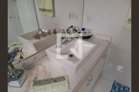 Casa à venda com 300m², 4 quartos e 5 vagas Casa à venda com 300m², 4 quartos e 5 vagasBanheiro Quarto 2