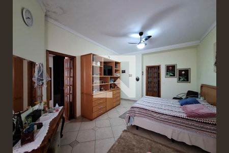 Casa à venda com 300m², 4 quartos e 5 vagas Casa à venda com 300m², 4 quartos e 5 vagasQuarto 3