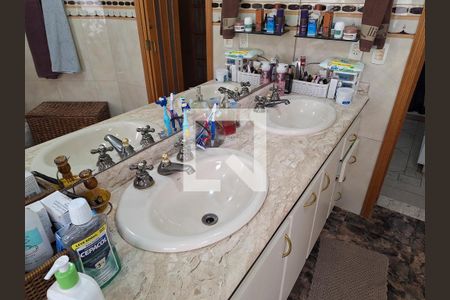 Casa à venda com 300m², 4 quartos e 5 vagas Casa à venda com 300m², 4 quartos e 5 vagasBanheiro Quarto 3