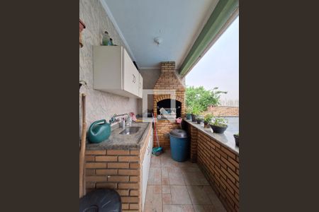 Casa à venda com 300m², 4 quartos e 5 vagas Casa à venda com 300m², 4 quartos e 5 vagasQuintal