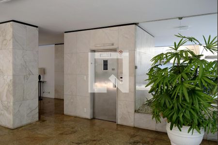 Apartamento à venda com 222m², 3 quartos e 2 vagasElevador
