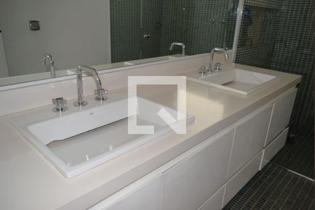 Apartamento à venda com 222m², 3 quartos e 2 vagasBanheiro Suíte